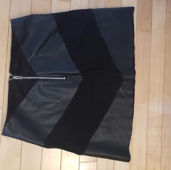 Zara Leather Suede skirt - Picture 2 of 3